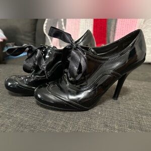 Super sexy tie up heels! Size 7